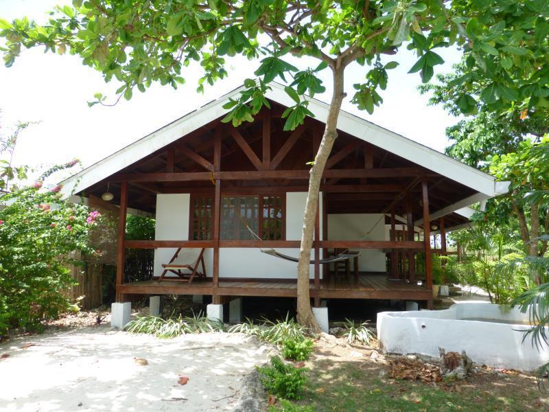 Talima Beach Villas & Dive Resort Cebu Esterno foto