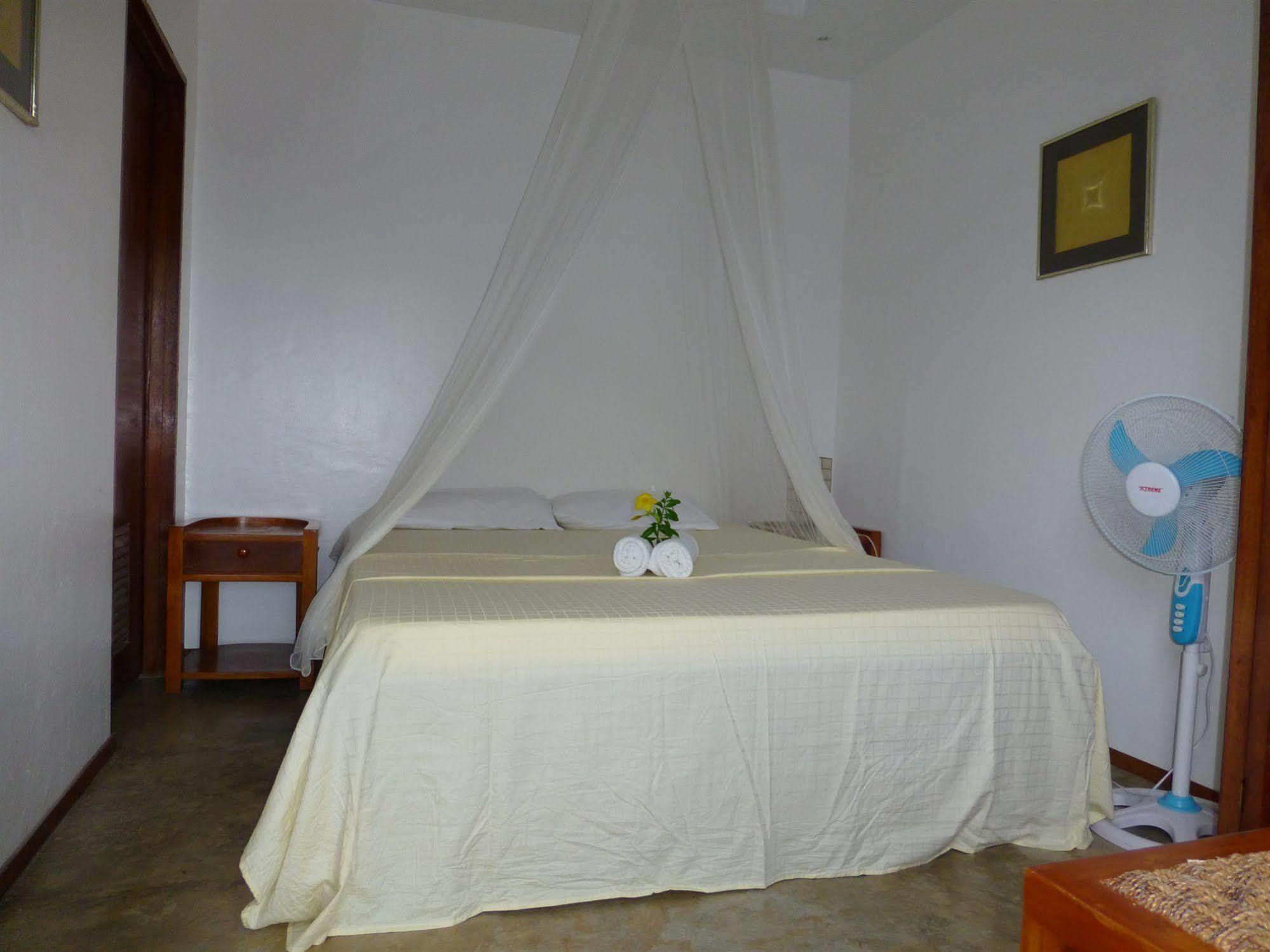 Talima Beach Villas & Dive Resort Cebu Esterno foto