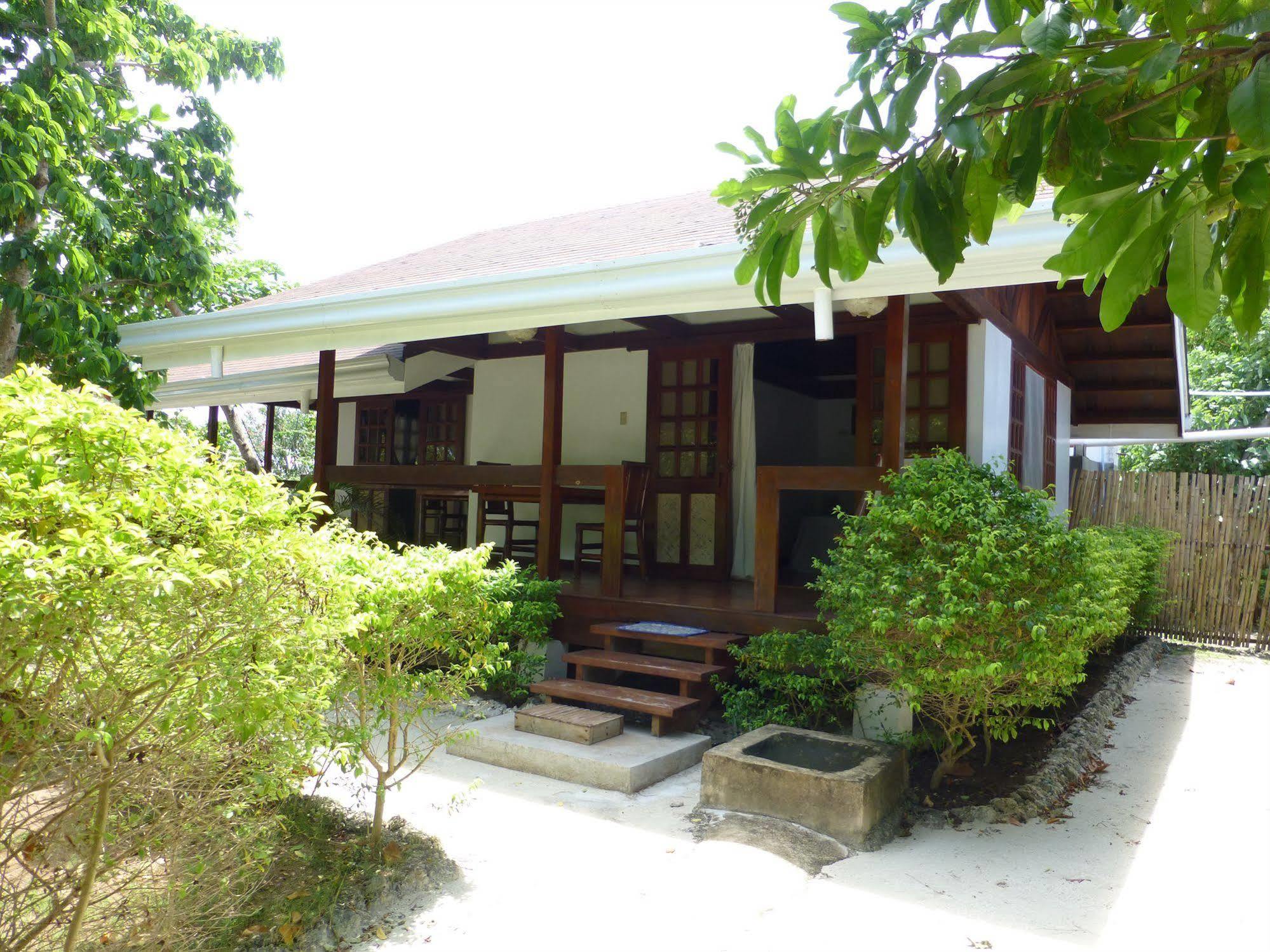 Talima Beach Villas & Dive Resort Cebu Esterno foto