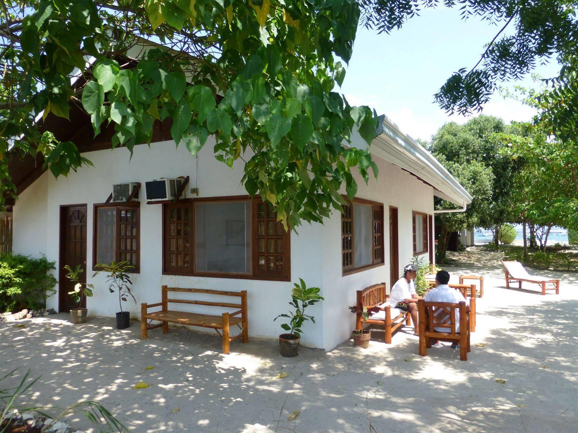 Talima Beach Villas & Dive Resort Cebu Esterno foto