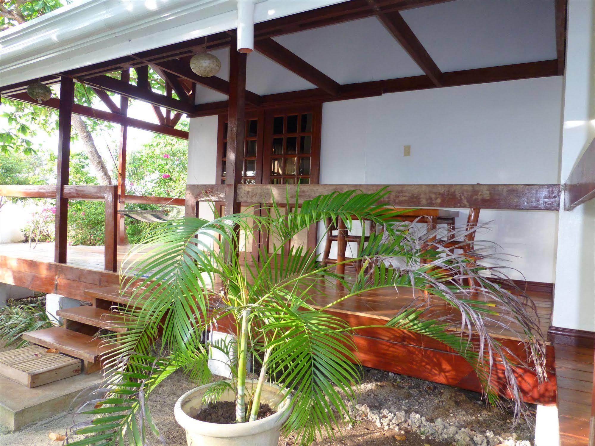 Talima Beach Villas & Dive Resort Cebu Esterno foto