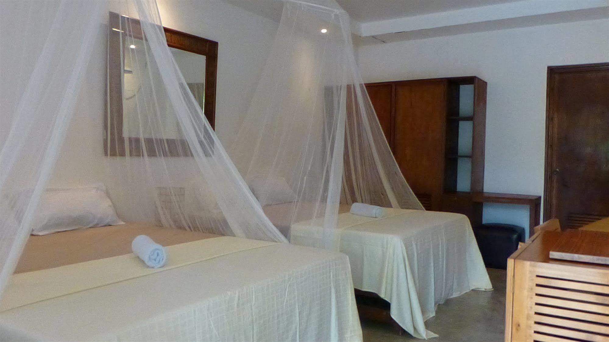 Talima Beach Villas & Dive Resort Cebu Esterno foto