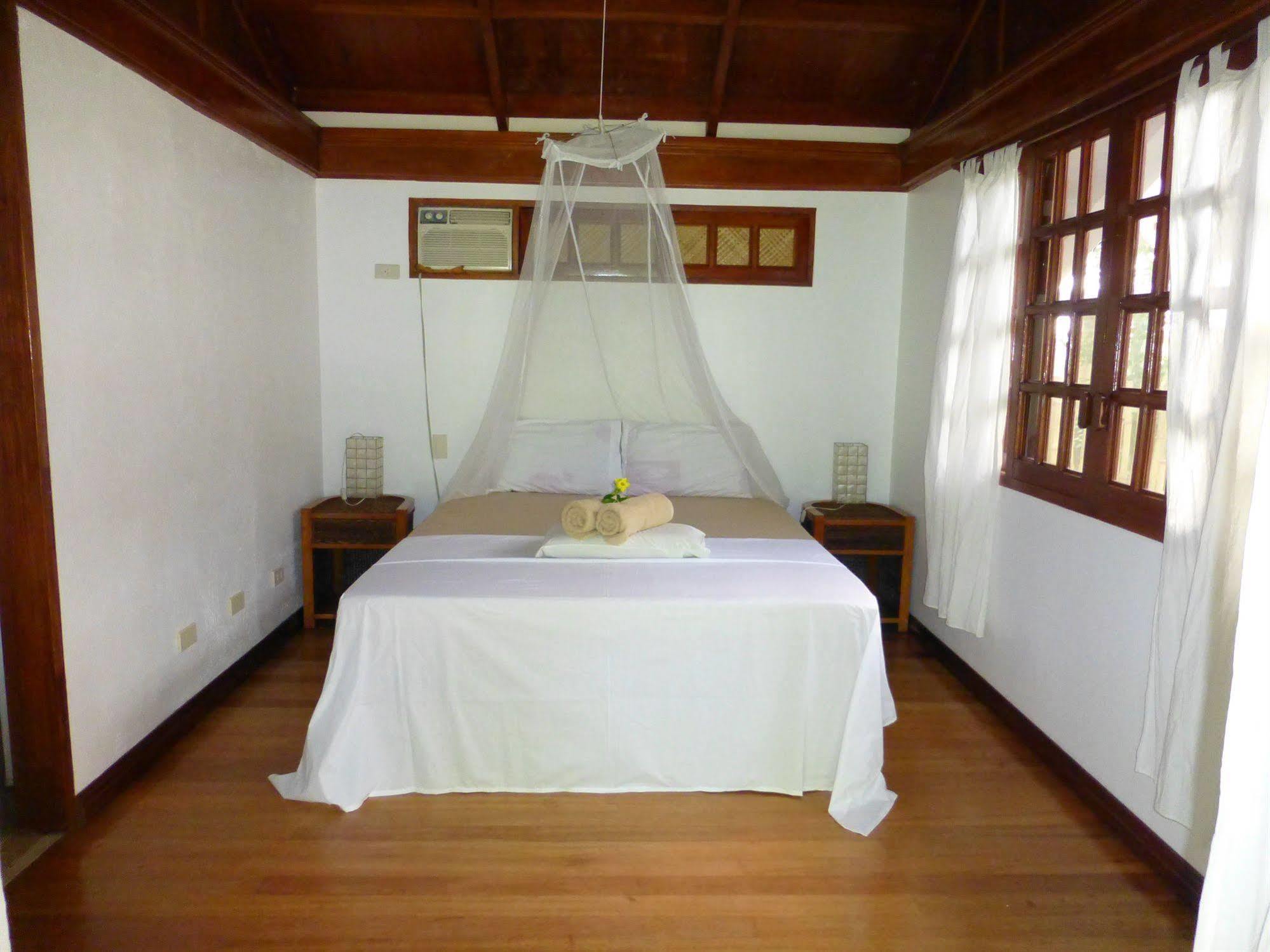 Talima Beach Villas & Dive Resort Cebu Esterno foto