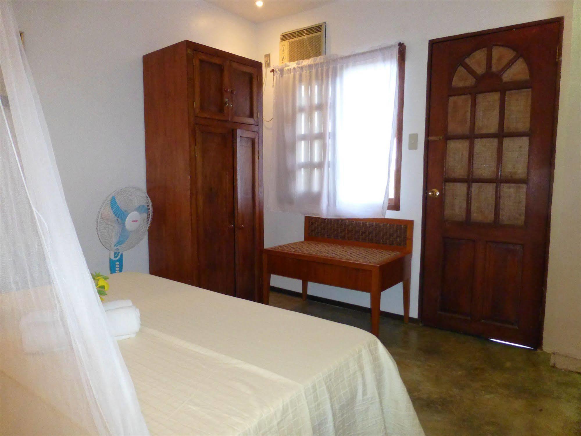 Talima Beach Villas & Dive Resort Cebu Esterno foto