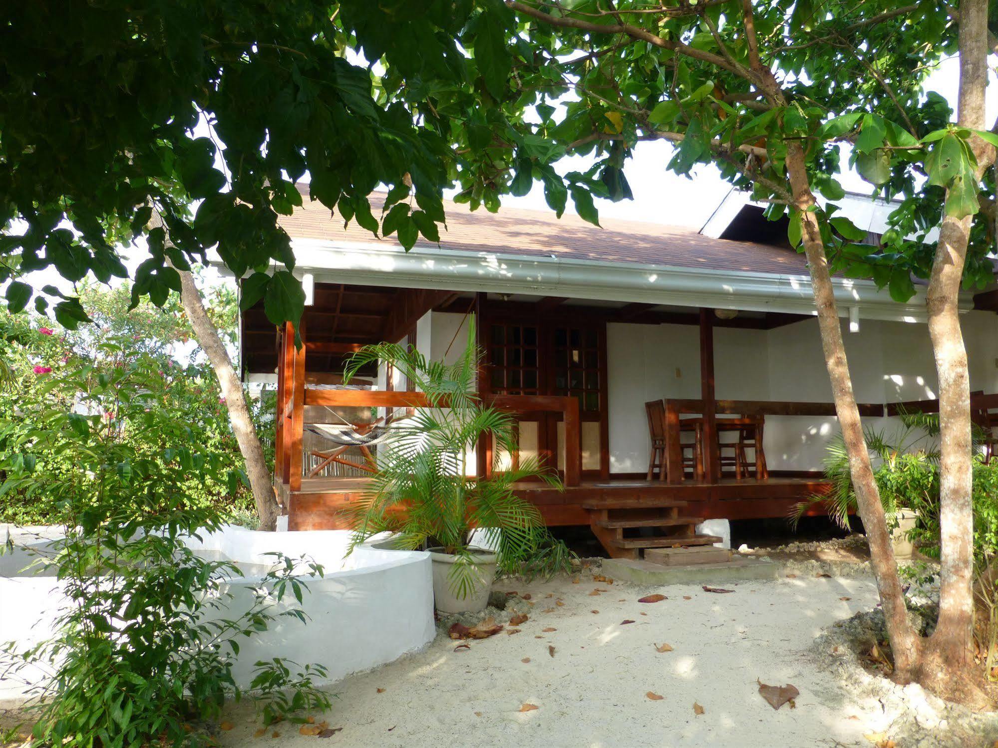 Talima Beach Villas & Dive Resort Cebu Esterno foto