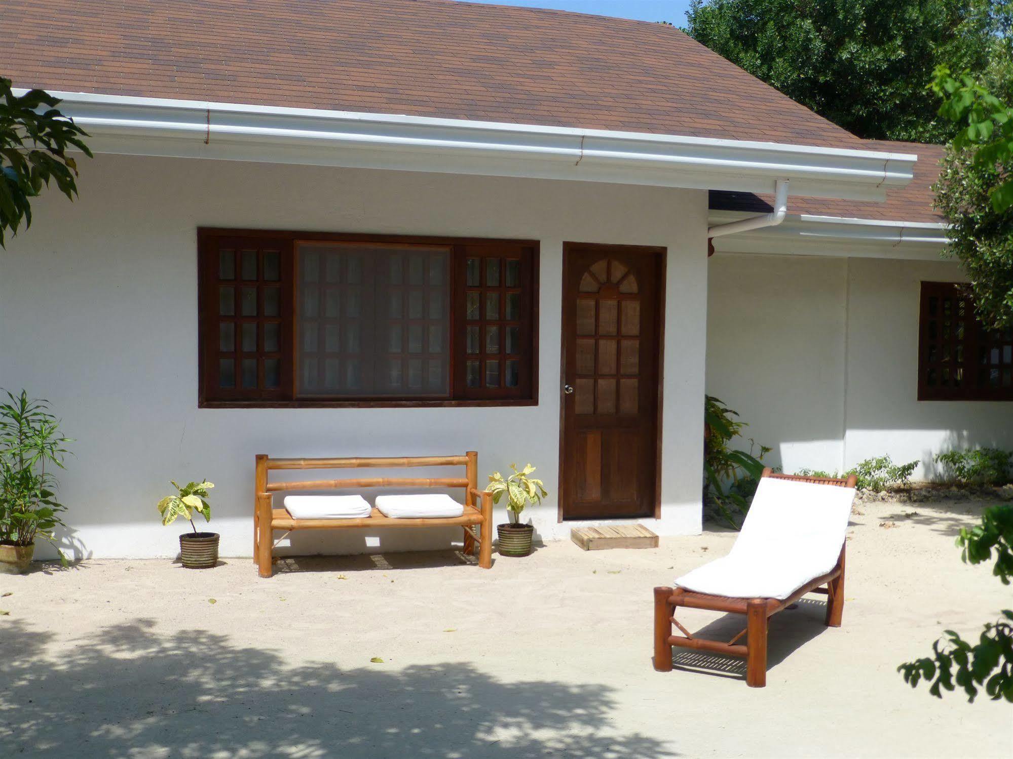 Talima Beach Villas & Dive Resort Cebu Esterno foto