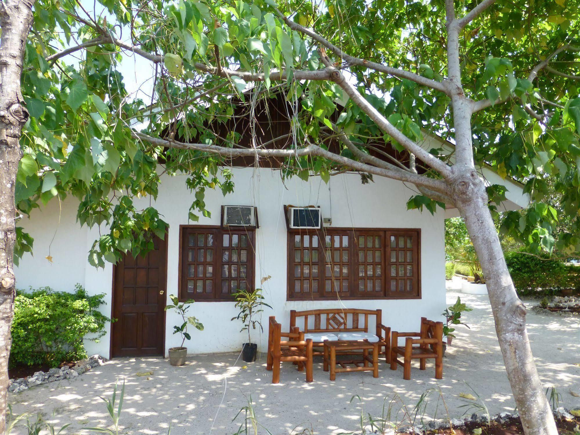 Talima Beach Villas & Dive Resort Cebu Esterno foto
