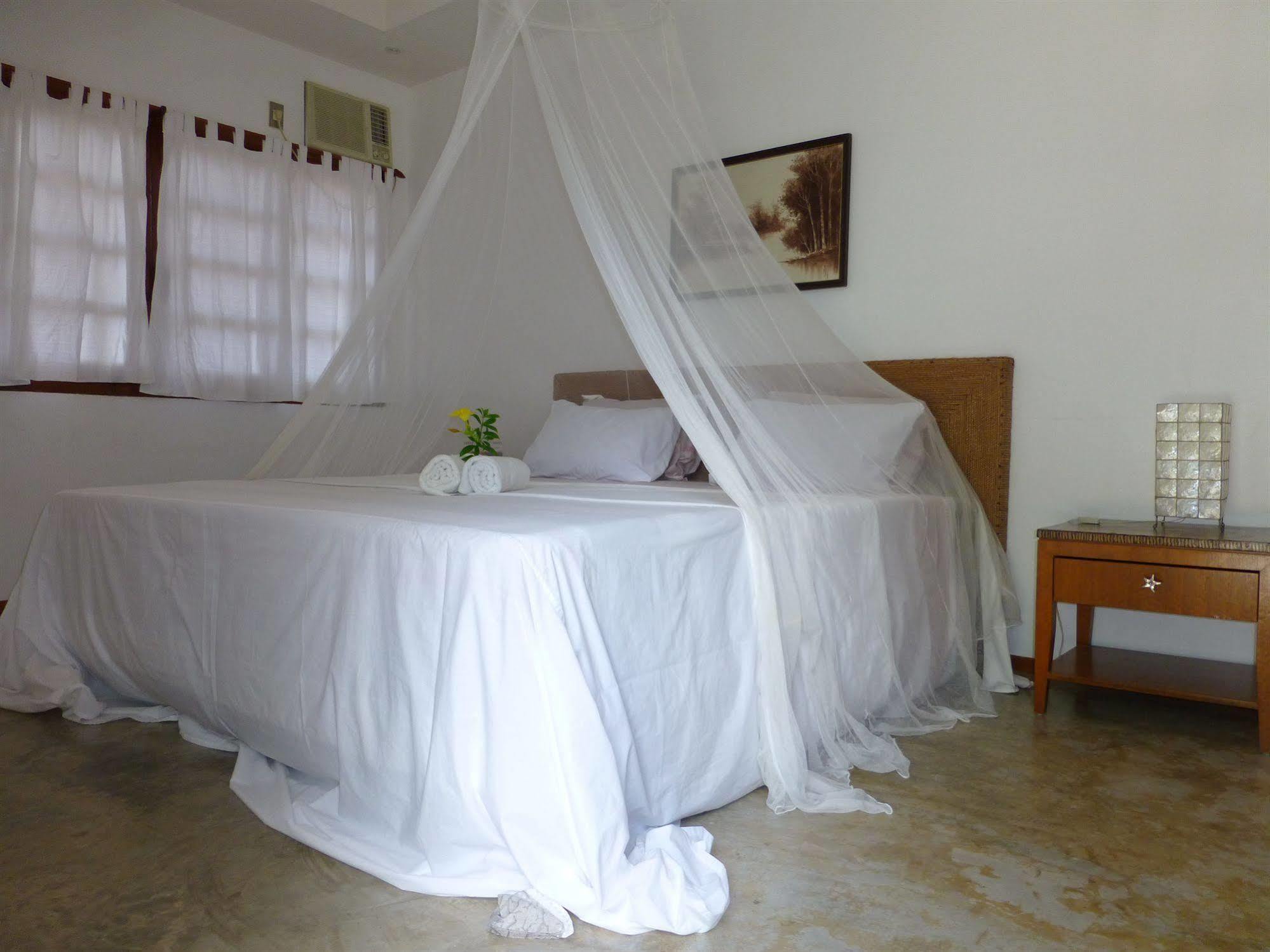 Talima Beach Villas & Dive Resort Cebu Esterno foto